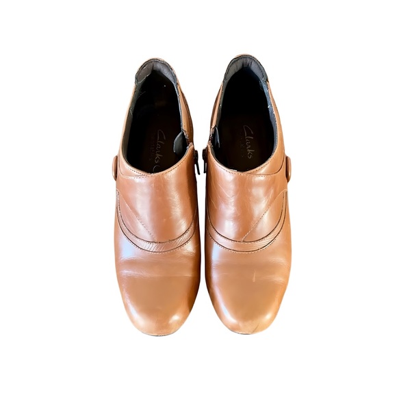 CLARKS BENDABLES Women’s Leather Bootie w/Button Ankle Boot Sz 7 - Picture 2 of 4